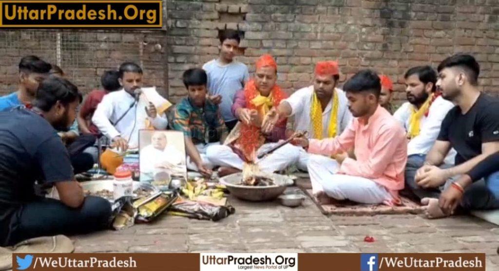 samajwadi-party-performed-havan-for-mulayam-singh-yadav